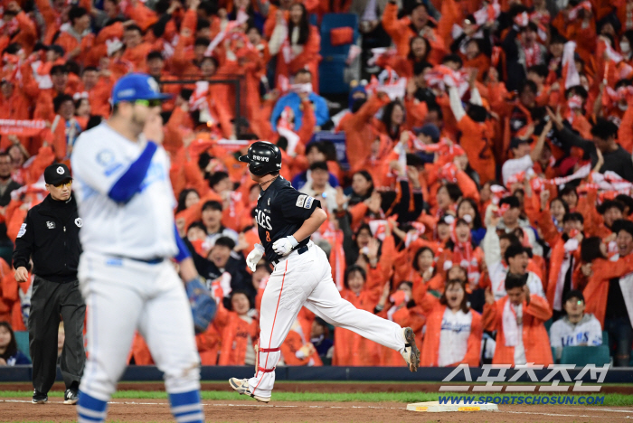 Don't hesitate, be bold... No. 4 hitter who looked through hawk's eyes, director Roh's eye for making the moment of game 3 of the series watershed