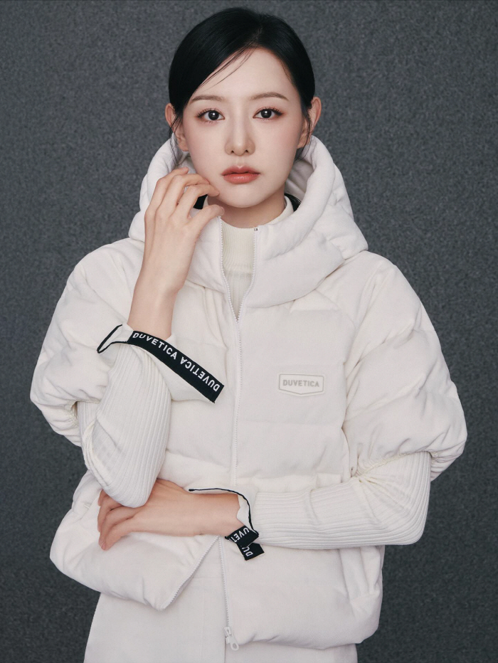 Isn't it an AI-made picture?Kim Ji-won's beauty makes you exclaim