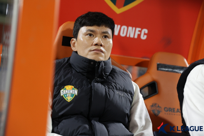 Jung Kyung-ho, who took the J-League championship, was perfect in the first half and disappointing in the second half, the manager's task 