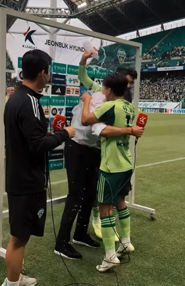  We thoroughly distinguish between Foyet training and privacy led by Radeshima, North Jeolla Province, and this year's MVP is captain Park Jin-seop