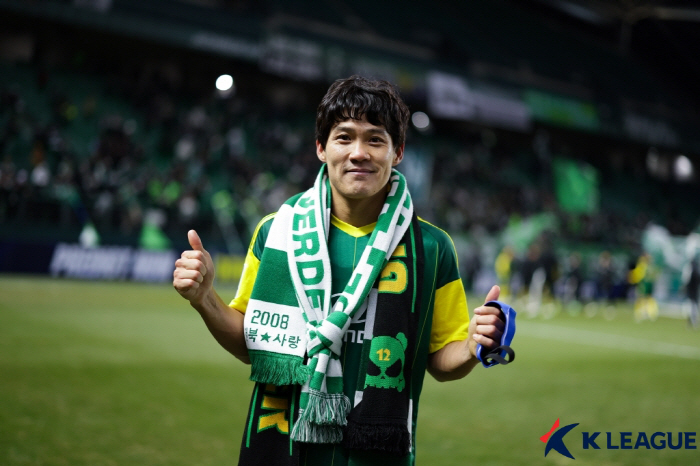  We thoroughly distinguish between Foyet training and privacy led by Radeshima, North Jeolla Province, and this year's MVP is captain Park Jin-seop