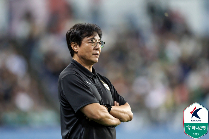  Controversy over Lee Chung-yong's golf ceremony, which Hwang Sun-hong sees, is unfortunate and embarrassing as a soccer player