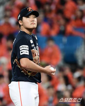  Jung Woo-joo's replacement in the bottom of the 4th inning