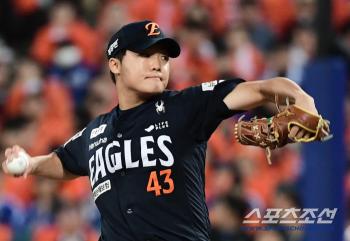  Jung Woo-ju calmly pitches his first start in fall baseball