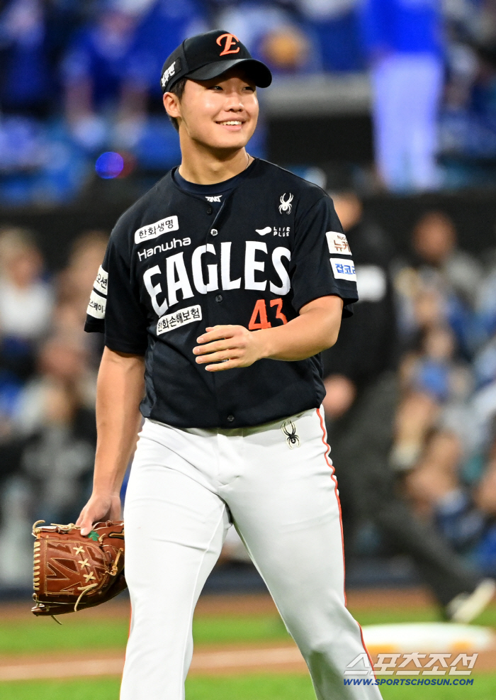  Jung Woojoo's smile. I'm finally relieved