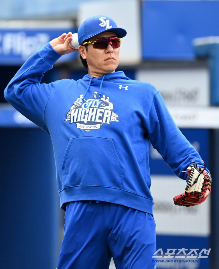  Kang Minho is playing catch and thinks only of Seungri