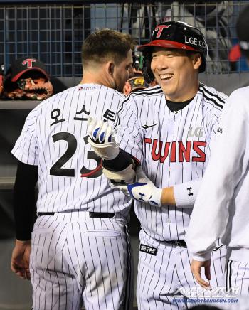  Kim Hyun-soo's smile for solo shot