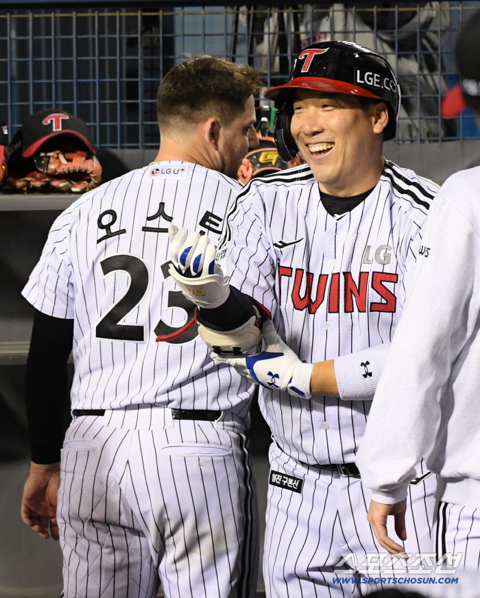  Kim Hyun-soo's smile for solo shot
