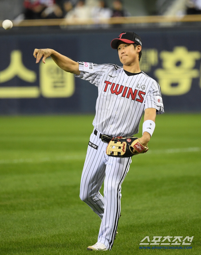  Koo Bon-hyuk starts in left field compared to the Korean Series