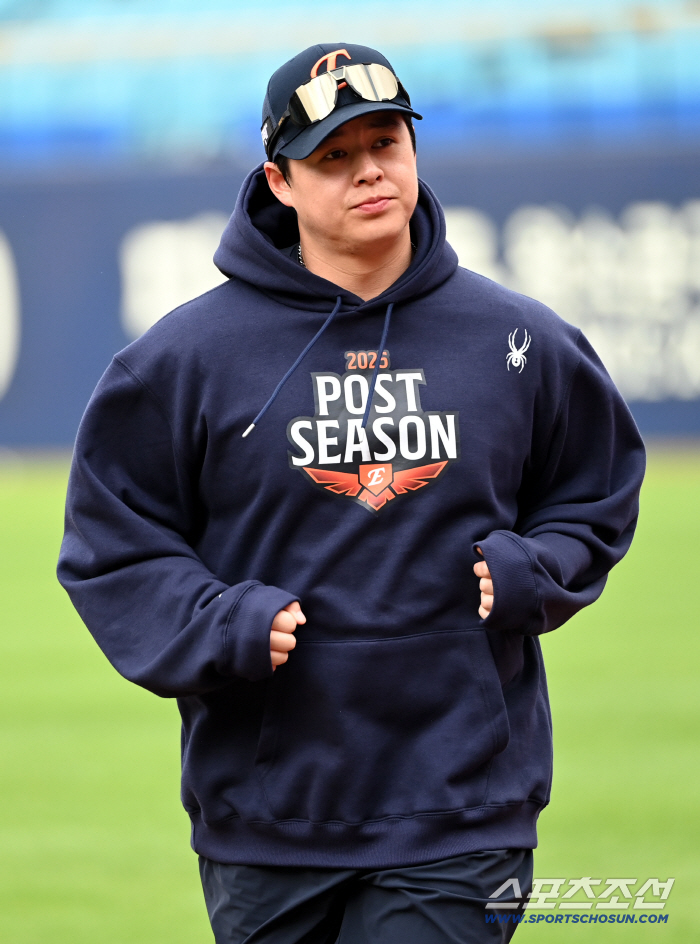  Roh Sihwan is running towards the Korean Series