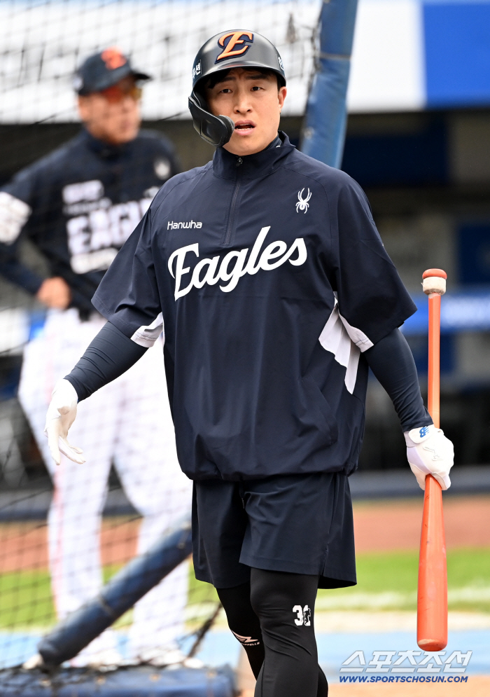 Son Ah-seop focuses on batting training