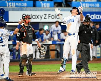  Tie 3 Run Kim Youngwoong, is this for real?