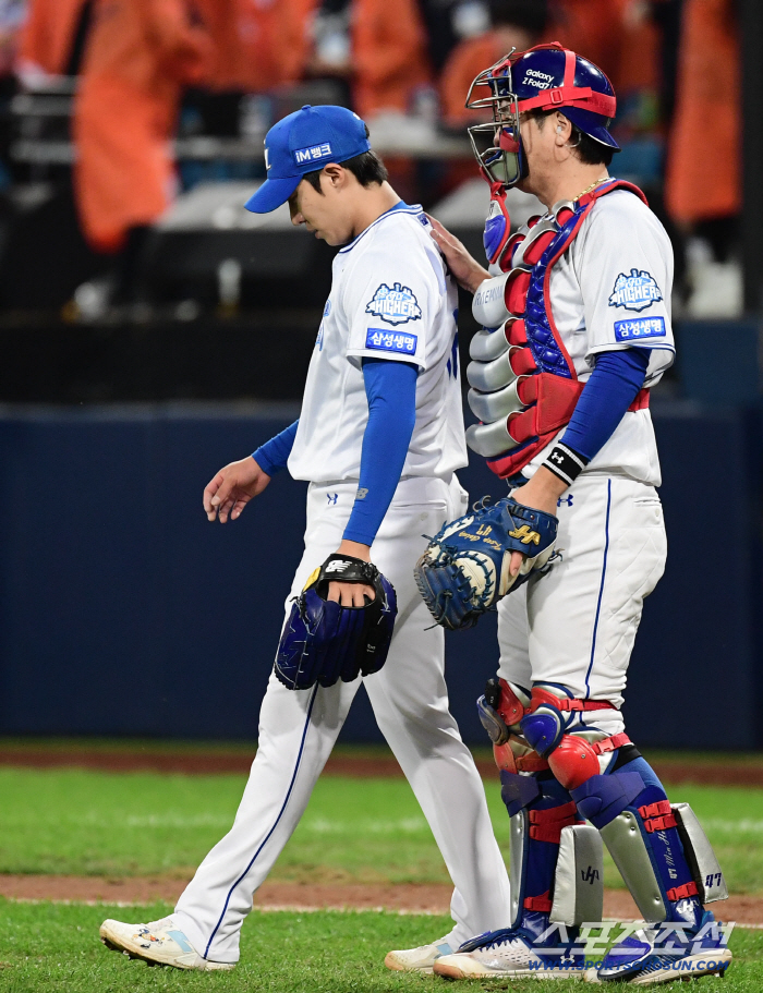  Wontaein is on the verge of losing points on the first and second bases with no outs