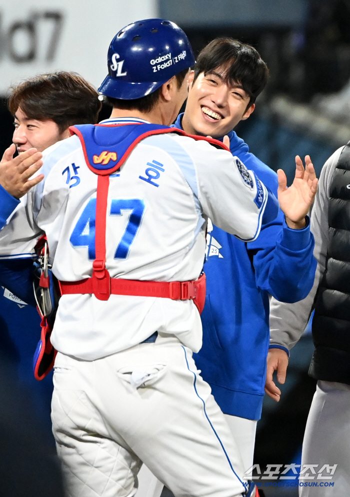  Wontaein welcoming Kang Minho, you're the best!
