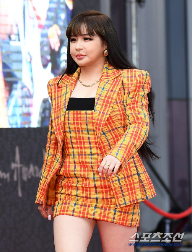 Park Bom, my husband Lee Min-ho ♥→ Following the suspension of activities, YG Yang Hyun-seok's complaint is unpaid