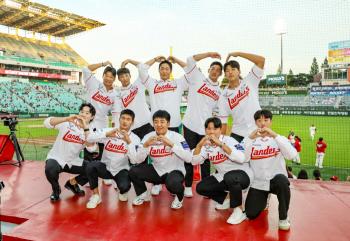 SSG Landers Invites 14 New Players and Their Families to Join Ceremony