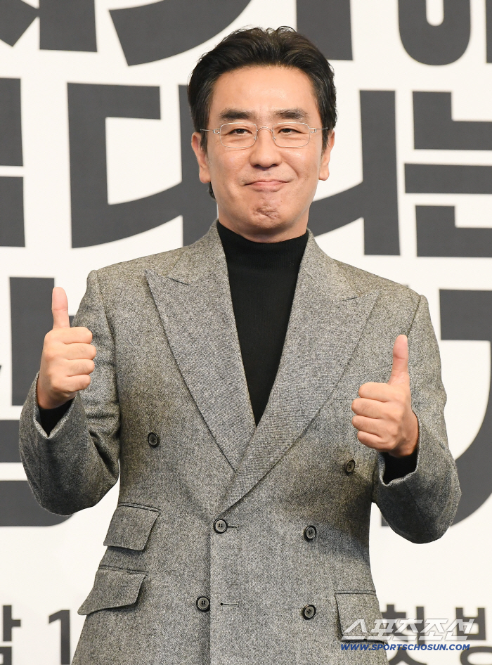 'The Story of Director Kim' Ryu Seung-ryong 'Returns to the Small Theater after 15 years...'I grabbed it like a present'