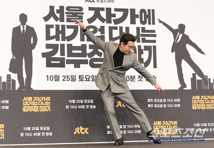 'The Story of Director Kim' Ryu Seung-ryong 'Returns to the Small Theater after 15 years...'I grabbed it like a present'