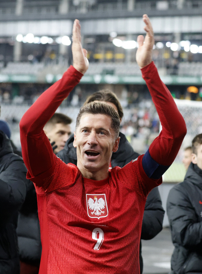 Wow, this combination is shocking? Manchester United X Lewandowski, a fantastic combination that fell apart 13 years ago. A surprise appearance next summer. Man U can't resist