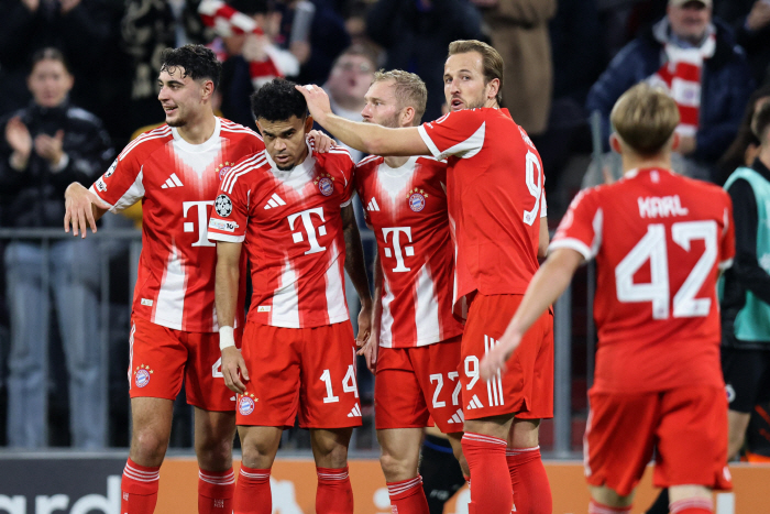He has no presence at all. Bayern Munich Kim Min-jae played in the 9th minute of the second half  yellow card  lowest rating. I can't laugh at my team's 4-0 victory