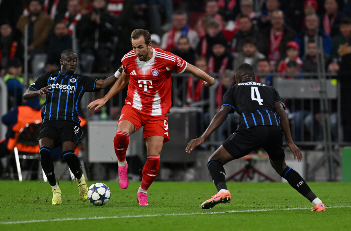 He has no presence at all. Bayern Munich Kim Min-jae played in the 9th minute of the second half  yellow card  lowest rating. I can't laugh at my team's 4-0 victory