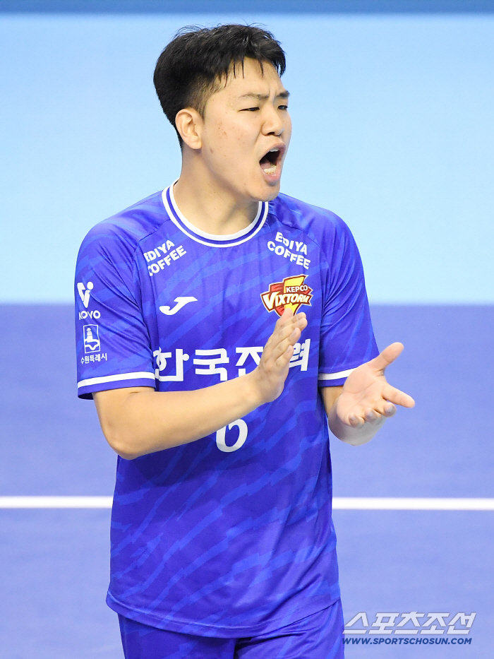 The King's Return Jeong Ji-seok won the opening game of Korean Air, and Joto made his debut. 