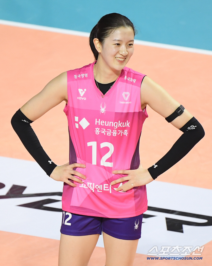 Lee Da-hyun cried and Kang Sung-hyung laughed. The roar of the head coach clenched his fists
