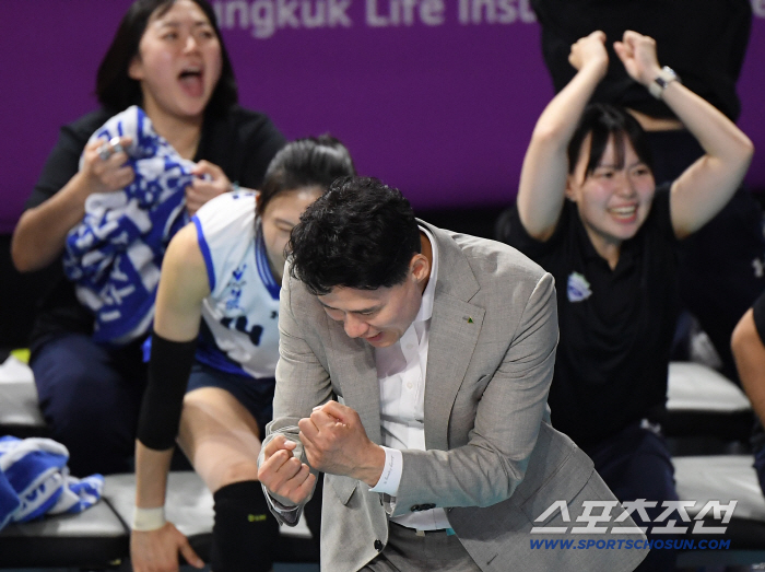Lee Da-hyun cried and Kang Sung-hyung laughed. The roar of the head coach clenched his fists 