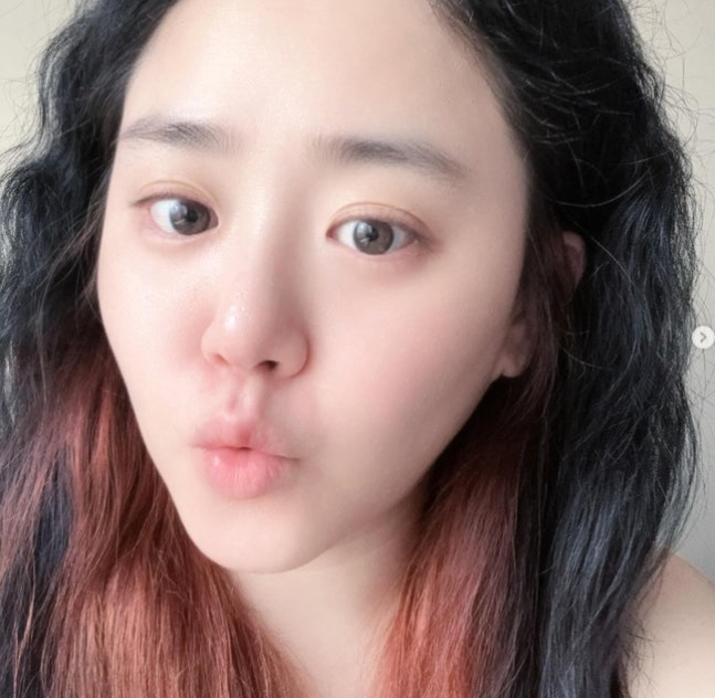 Moon Geun-young, who was cured of acute compartment syndrome, and Lovely with curly hair...She's still attractive