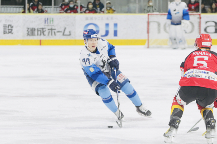  Asia's all-time talent Lee Chong-min enters the AHL just below the NHL for the first time in Korean ice hockey...Cleveland Monsters contract