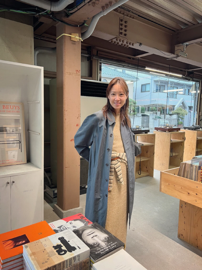  Gong Hyo-jin, 45, with a picture of a belly...♥ Kevin Oh, it's not true that you're pregnant
