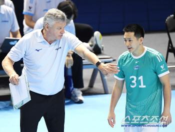  Director Henan puts in Ryohei