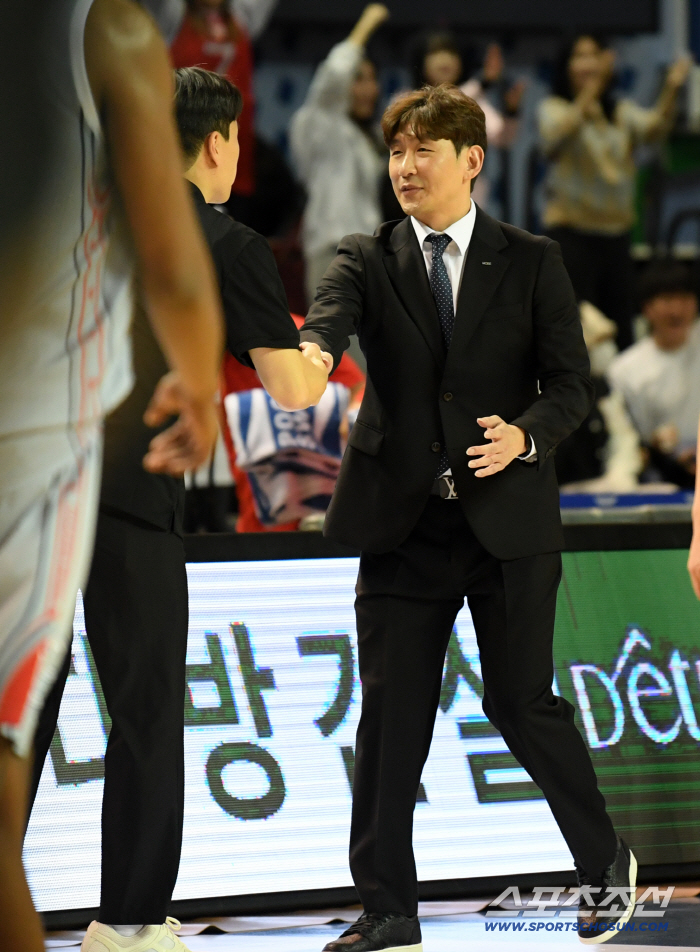  It was a good game for director Kim Hyo Beom and Dong Geun
