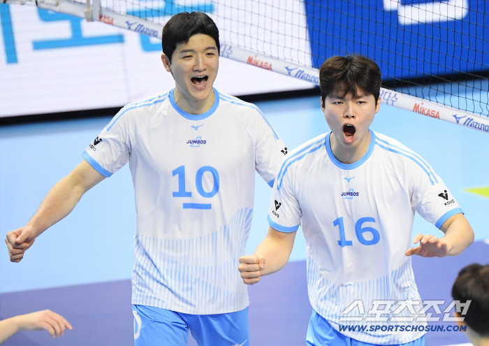  Jeonghan Yong, Jung Ji Seok. I like the atmosphere