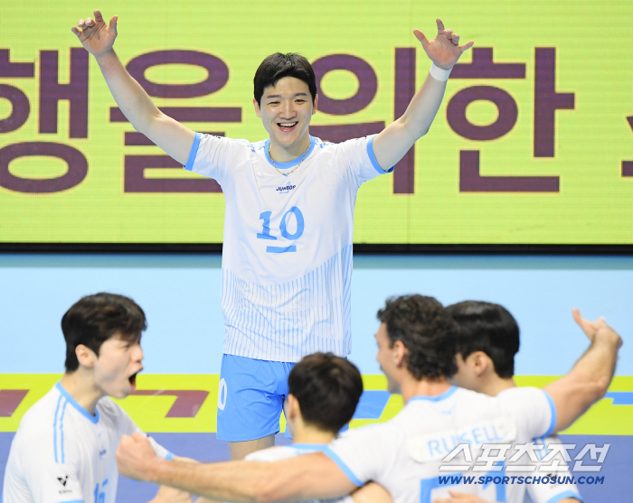  Jung Ji Seok, look at me