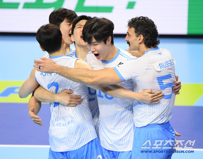  Korean Air is leading in the third set