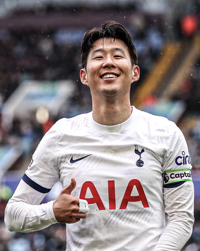 Son Heung-min, do you feel a gap between the two? Nodding after taking SON questions after Champs graduation...Princes' answer is YES