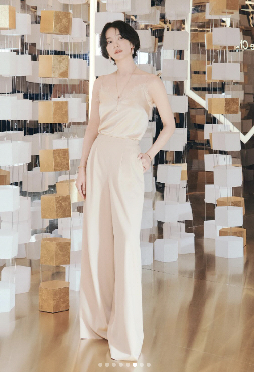 Song Hye-kyo's thin body 'Nude Tone Sleep'…Full body shot of perfect proportion revealed