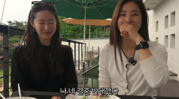 A twin mother, Han Chae-ah, who was married at the age of 23, should have listened to Han Chae-ah, who opposed marriage