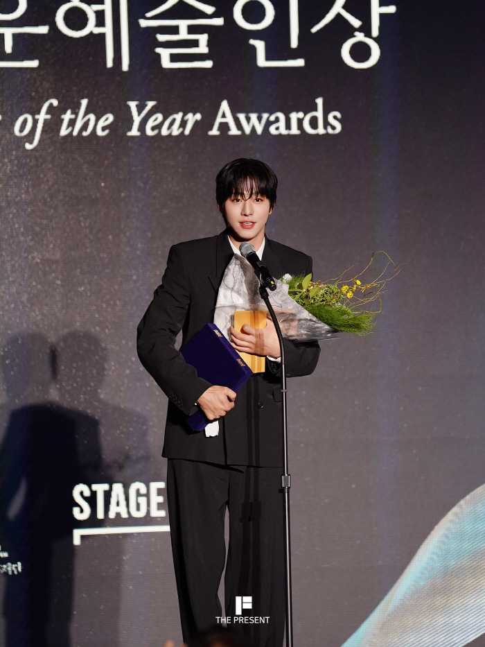 Ahn Hyo-seop wins the award for a beautiful artist...Donate all 20 million won in prize money to spread good influence