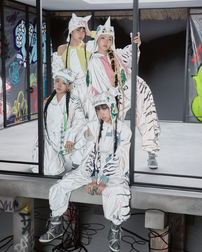 BB-up, pre-release song performance, party atmosphere...House Party Stands Out on Global Charts