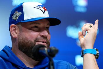 Bring your hat and dog clothes! I don't want to? Ohtani threw straight at Toronto manager's bone-in jock before the World Series