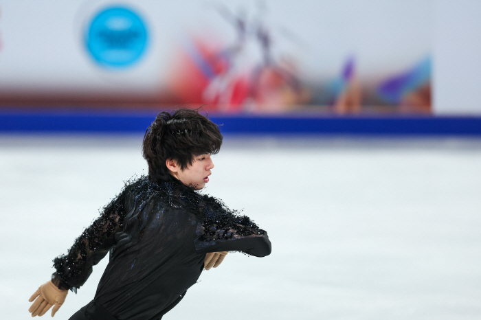 Cha Jun-hwan, a figure skater who is in trouble for jumping, ranked 7th in the Grand Prix short...女 Shin Ji-ah 4th → Lee Hae-in 7th (round)