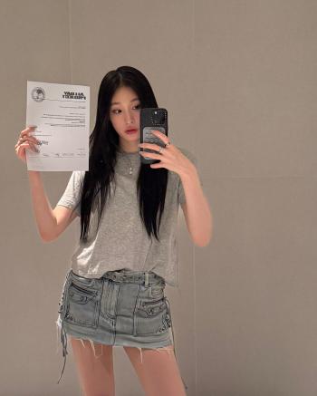  Why did the producer of the Song Festival choose to replace Annie and Yoon…a new man whom the times have paid attention to