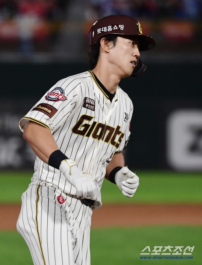 Kim Jin-wook is from Taiwan, Jeon Min-jae and Han Tae-yang are from Chiba Lotte! A total of 44 Miyazaki players including head coach Kim Tae-hyung...Lotte has set up a super-large wrap-up camp