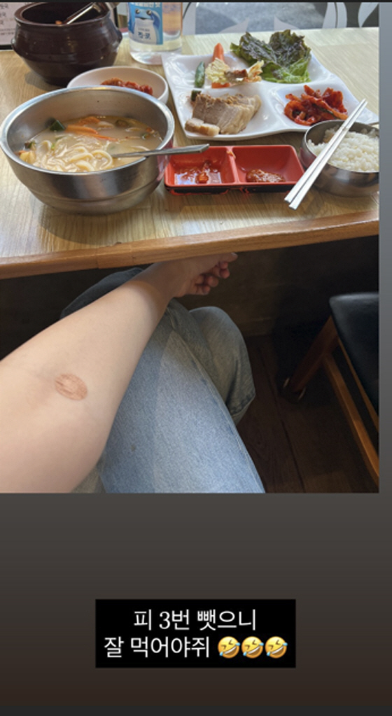 Kim Taehyun ♥ Mija, I was kicked out of the restaurant while trying to eat alone. I can't eat alone because I'm one person