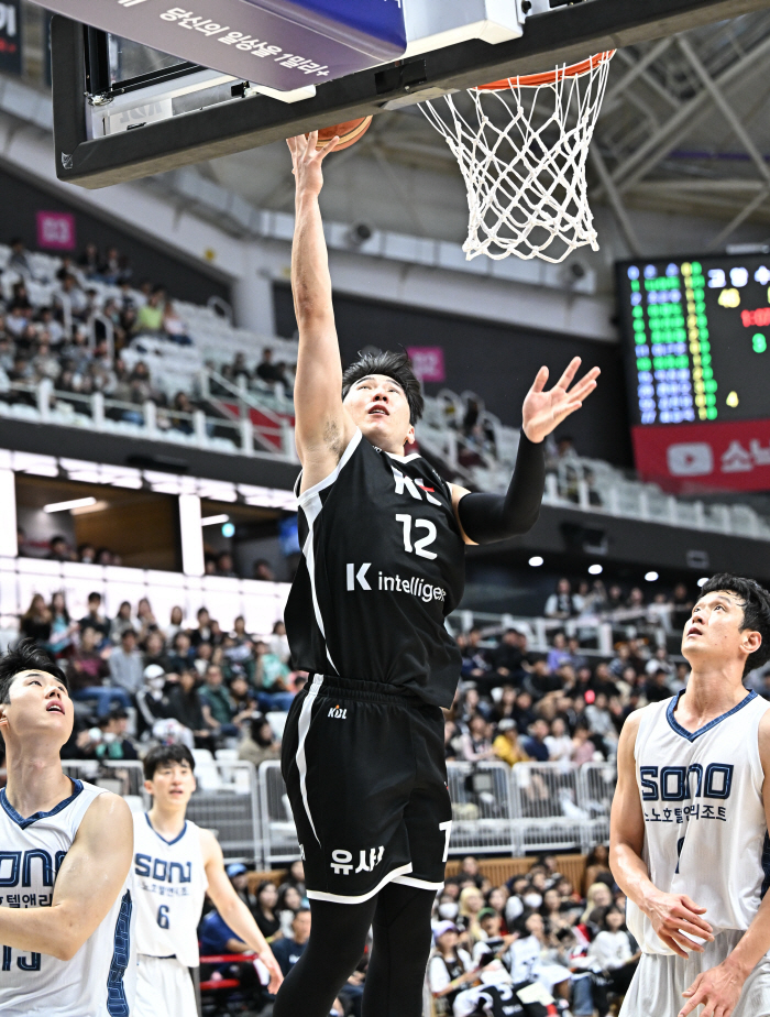 Moon Jung-hyun Double Double → Kim Sun-hyung's 700th 3-point shot Suwon KT catches Goyang Sono and wins 3 consecutive games  tied for 1st place