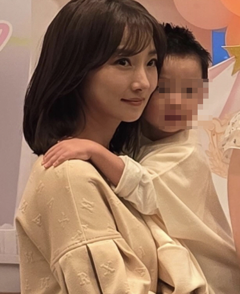 Park Soo-hong, who is rumored to be forced to leave, attended his daughter's first birthday party as a producer of Dongchimi