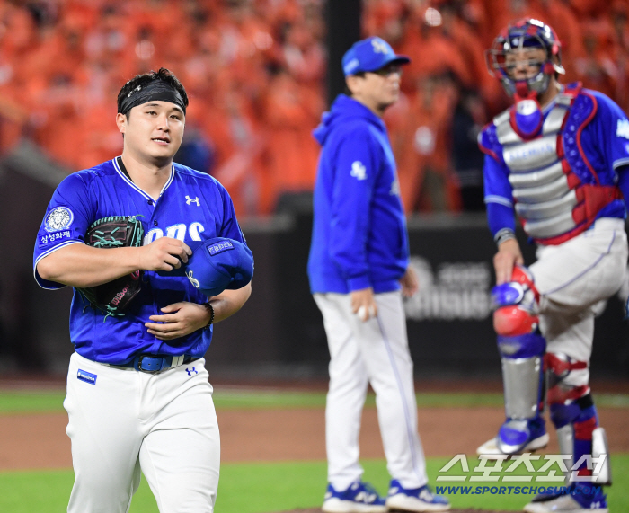  Choi Wontae coming down the mound in the 4th inning. I'll stop here