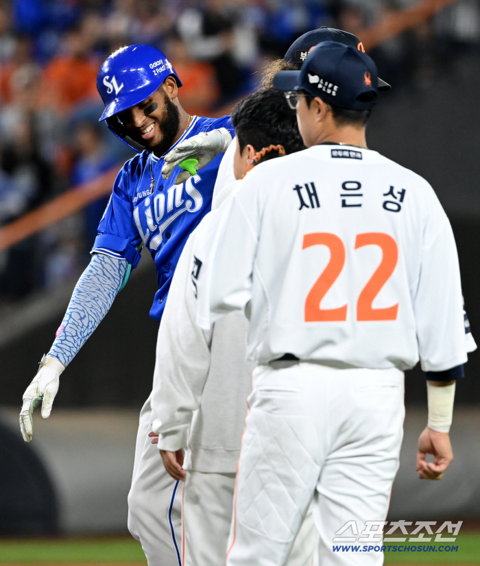  Diaz, I'm sorry for hugging Ponce